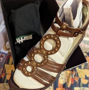 Earth Couture Fauci brown leather Gladiator sandals, size 9.5